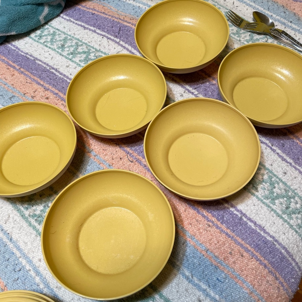 TUPPERWARE BOWLS - Picture 5 of 6